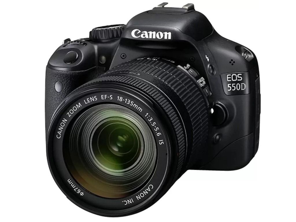  Canon  EOS  550D  With EF S 18 135 mm IS Lens DSLR Camera  