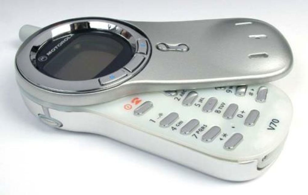 Motorola V70 Price in India, Reviews, Features, Specs, Buy on EMI | 2nd January 2022 - Pricebaba.com